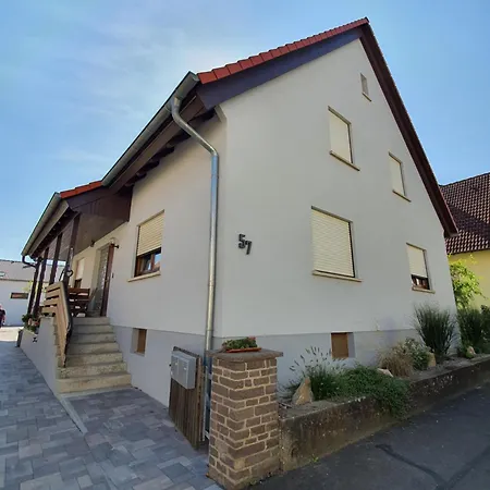 Ferienhaus Gemütliches Und Geräumiges In - Zwei Eigenständige, Komplett Ausgestattete, übereinander - Hundefreundlich Hallerndorf